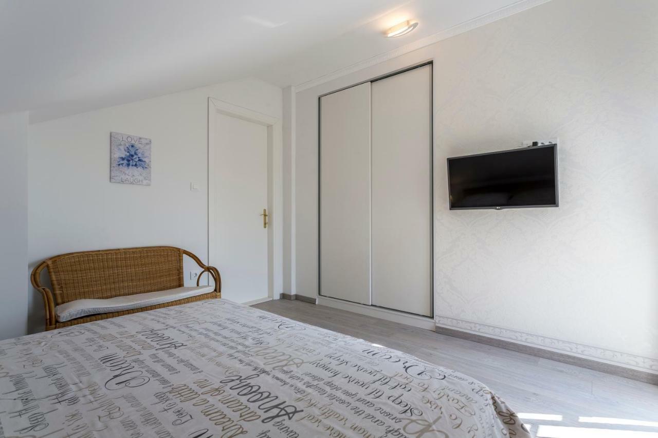 House Luce With Pool Apartment Cisla Ngoại thất bức ảnh