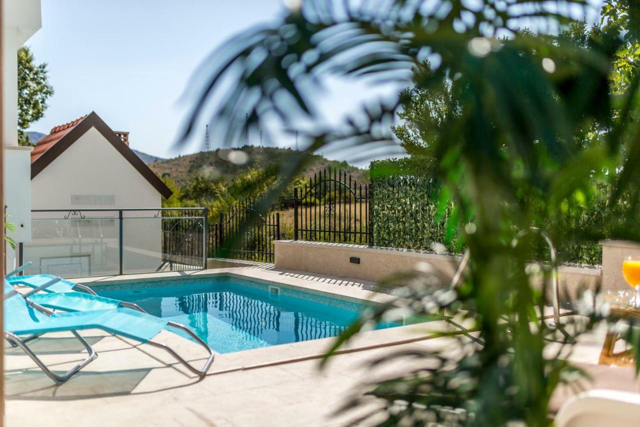 House Luce With Pool Apartment Cisla Ngoại thất bức ảnh